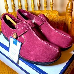 New in Box!! Croft & Barrow Size 8